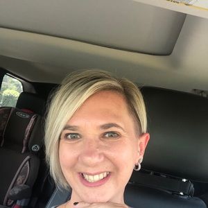 Meet your Posher, Leslie